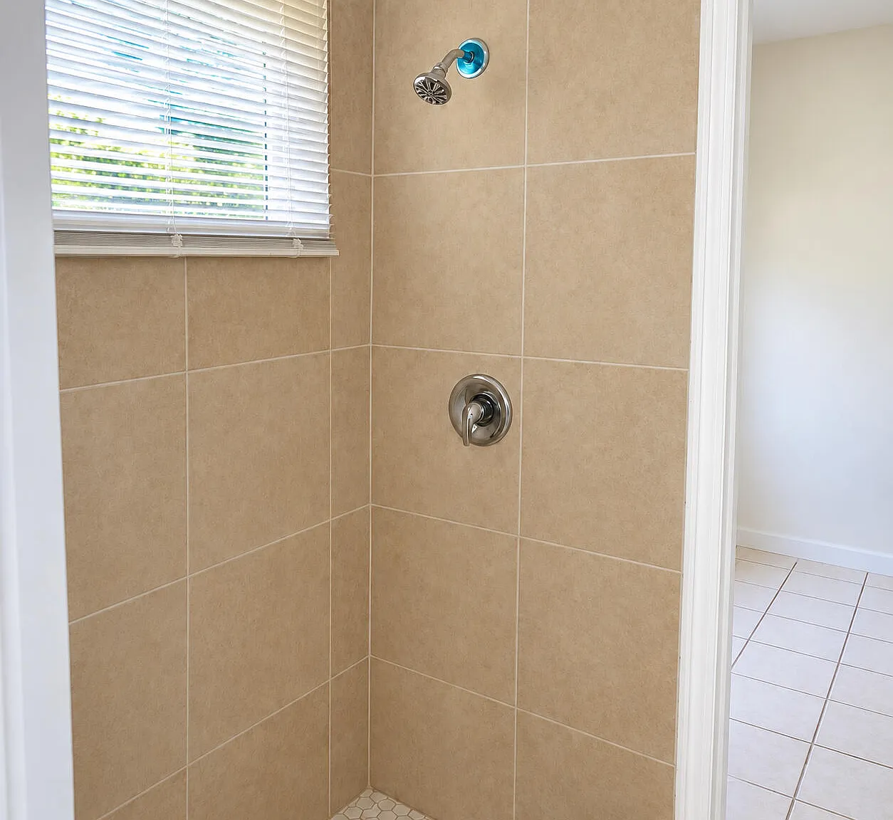 2 bed, 1.0 bath, 1196 sqft, $1,600 — Photo 4