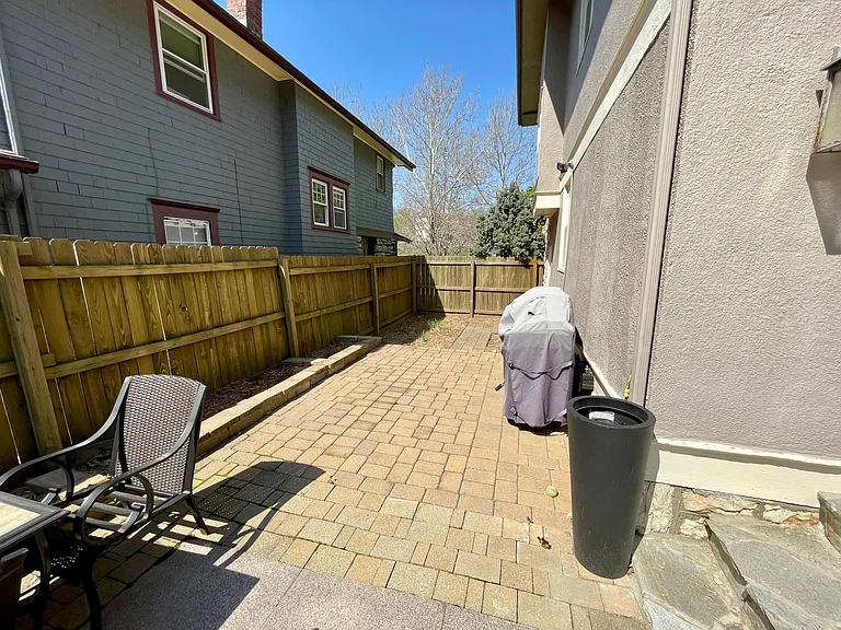 4233 Kenwood Ave — Photo 37