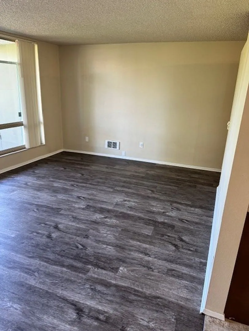 Four Seasons - 1 Bedroom Units available with amazing views by the water. Parking spots available! — Photo 3