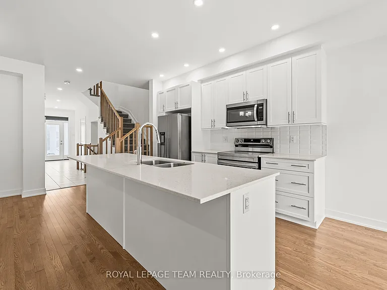 47 Moosonee Cres — Photo 6