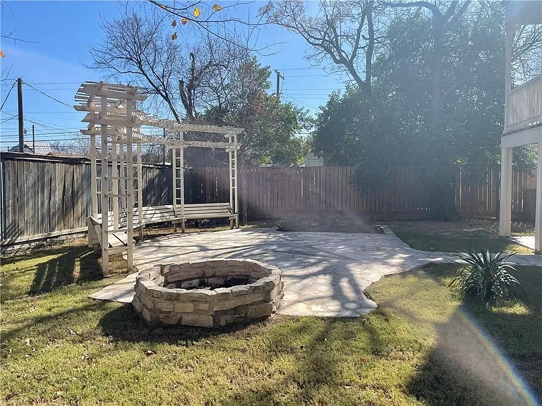 1153 San Bernard St — Photo 23