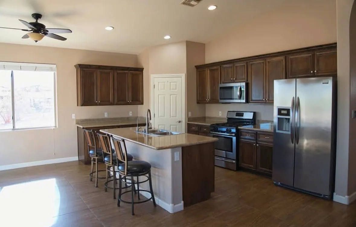 3 bed, 1400 sqft, $2,400 — Photo 3