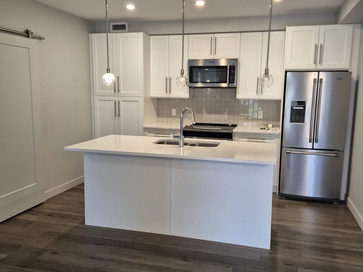 3 bed, 1379 sqft, $2,800 — Photo 3