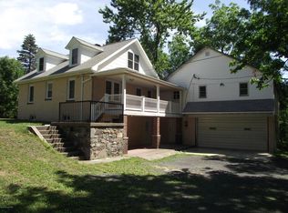 1116 Setzer Rd, Stroudsburg, PA 18360