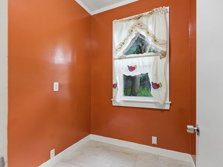 15 Drummond St #1 — Photo 4