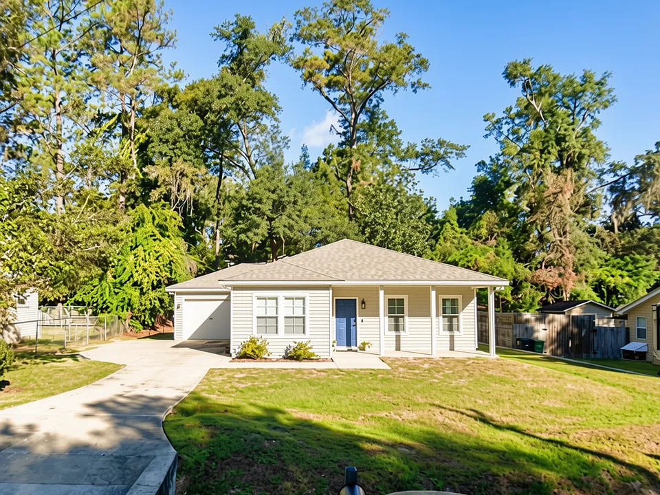 2040 Harriet Dr