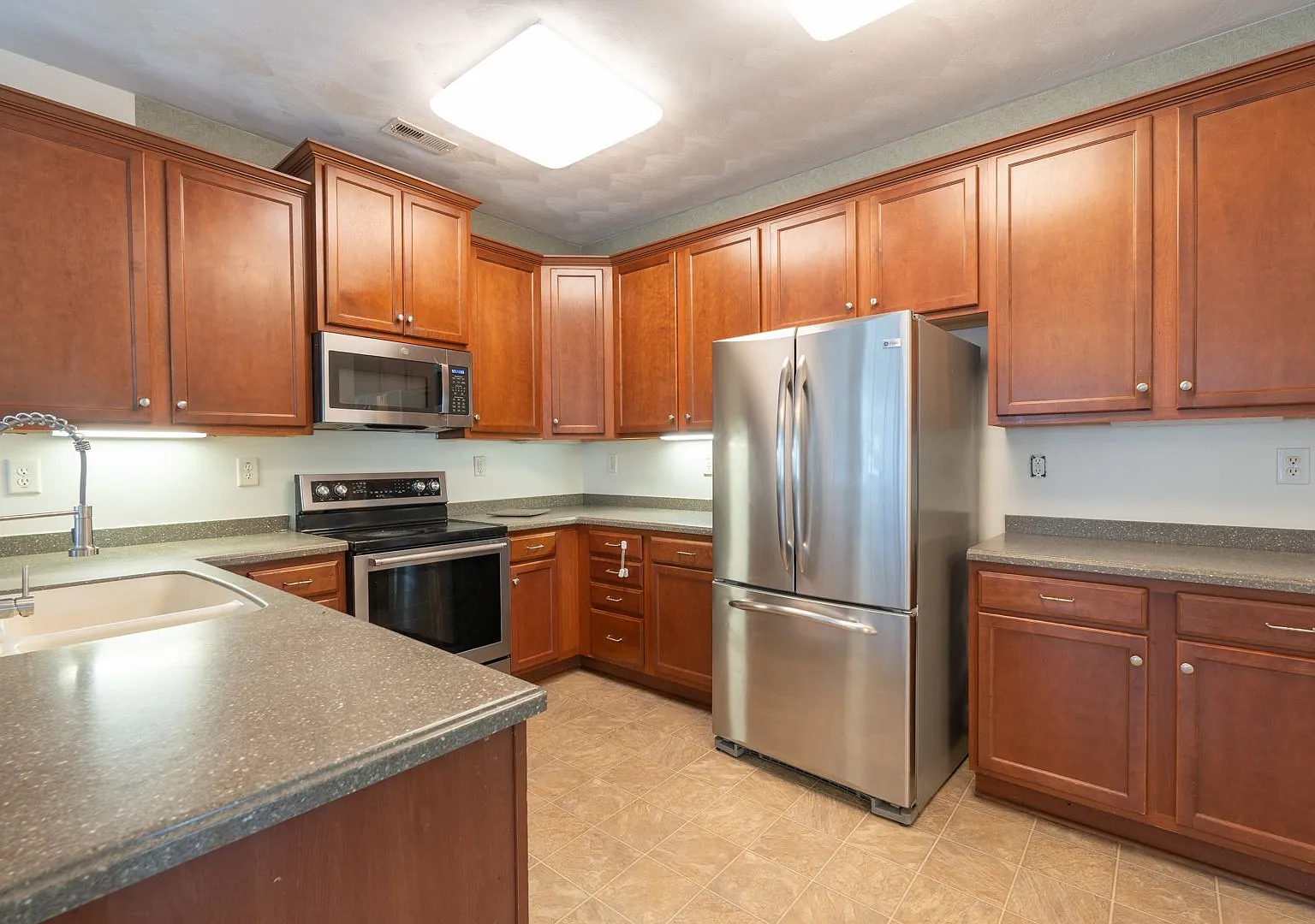 Move In Ready 4-Bedroom Near College Drive, Suffolk! — Photo 3
