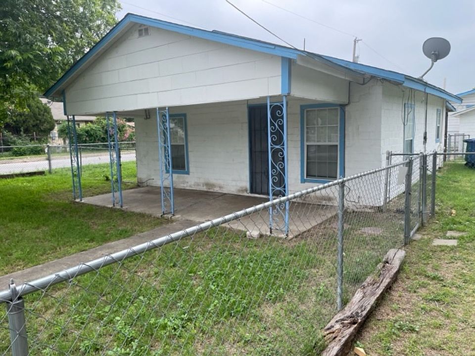 1st image of 1302 W Hutchins Pl