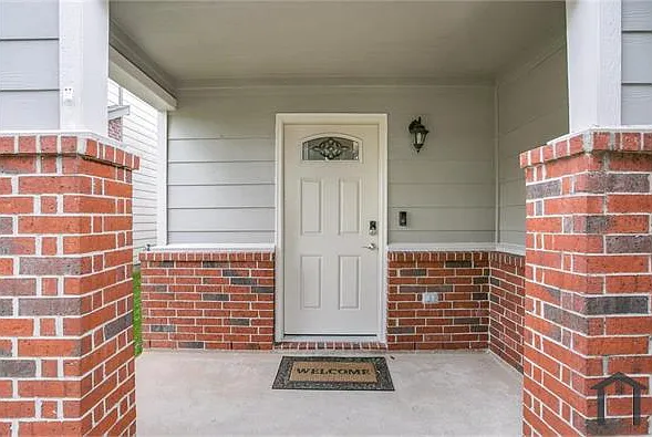 3 bed, 2100 sqft, $2,400 — Photo 4