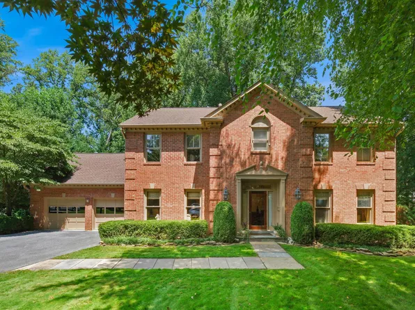 11832 Danville Dr, Rockville, MD 20852