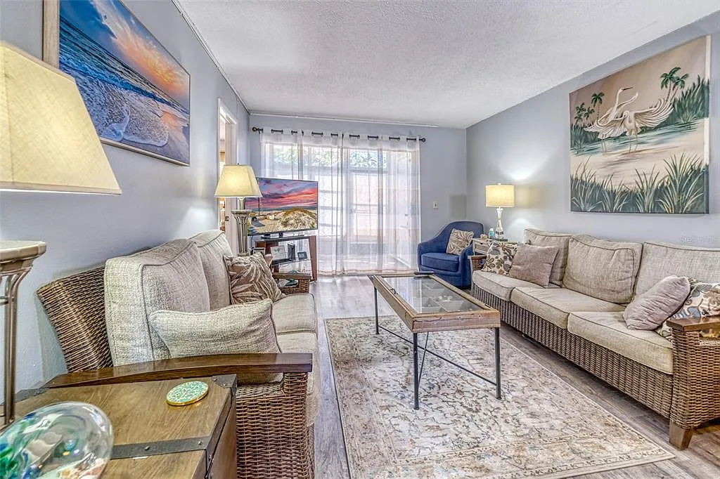 2 bed, 2.0 bath, 865 sqft, $2,200 — Photo 2