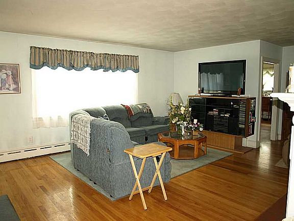 4th image of 88 Campbell Ave