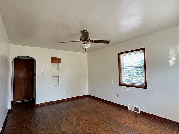 2nd image of 1001 Alexander Ave