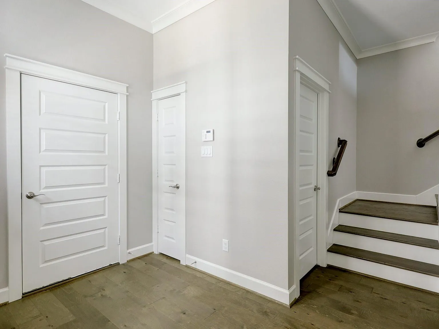 3 bed, 2.5 bath, 2328 sqft, $3,600 — Photo 2