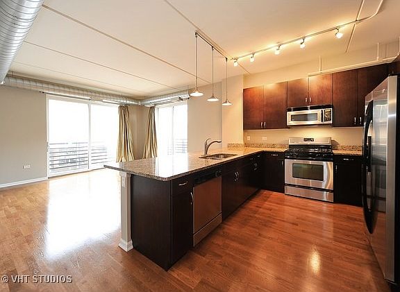 4th image of 873 N Larrabee St APT 211