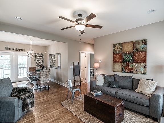 5th image of 107 N Carson Ct