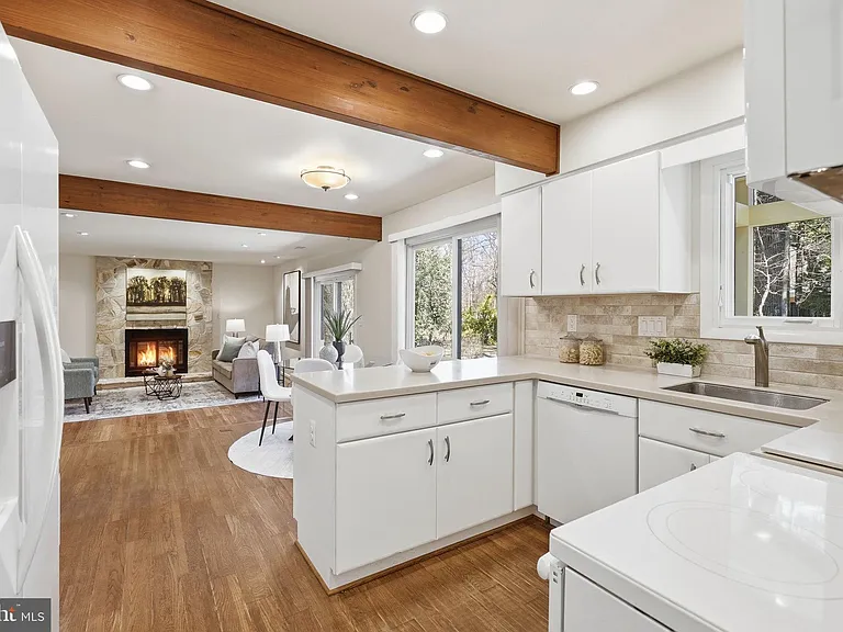 Kitchen - family room