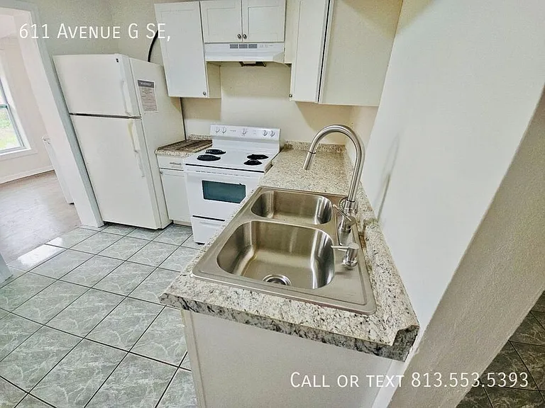 611 Avenue G SE — Photo 4
