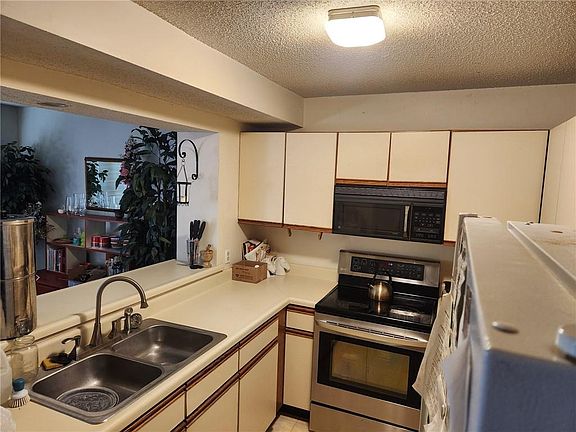 4th image of 8731 W 106th Ter