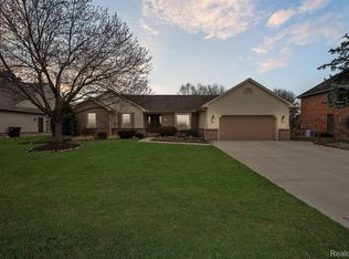 20172 Wayne Rd, Livonia, MI 48152