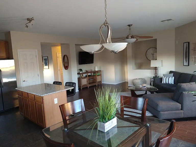 653 W Tanner Robert Pl — Photo 13