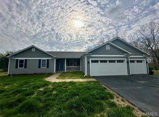2 Tom Dr, Farmington, MO 63640
