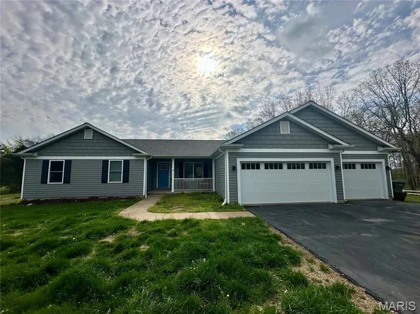 2 Tom Dr, Farmington, MO 63640