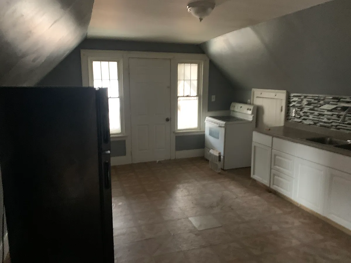 Building Photo - 484 Waterville St #3