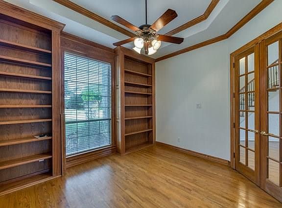 4th image of 1832 Valley View Dr