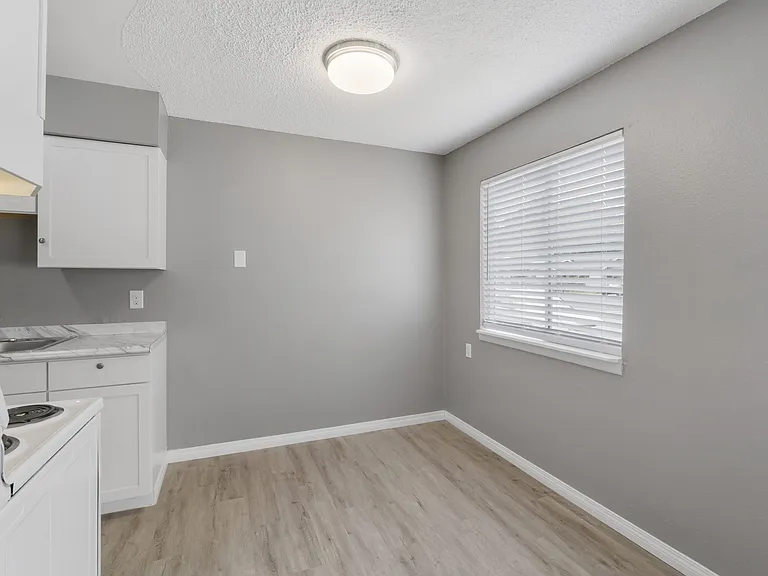 South Pacific Apartments — Photo 37