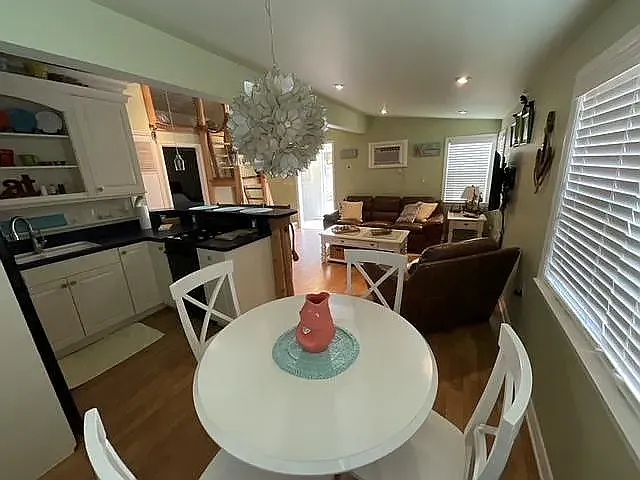 2 bed, 800 sqft, $1,500 — Photo 3