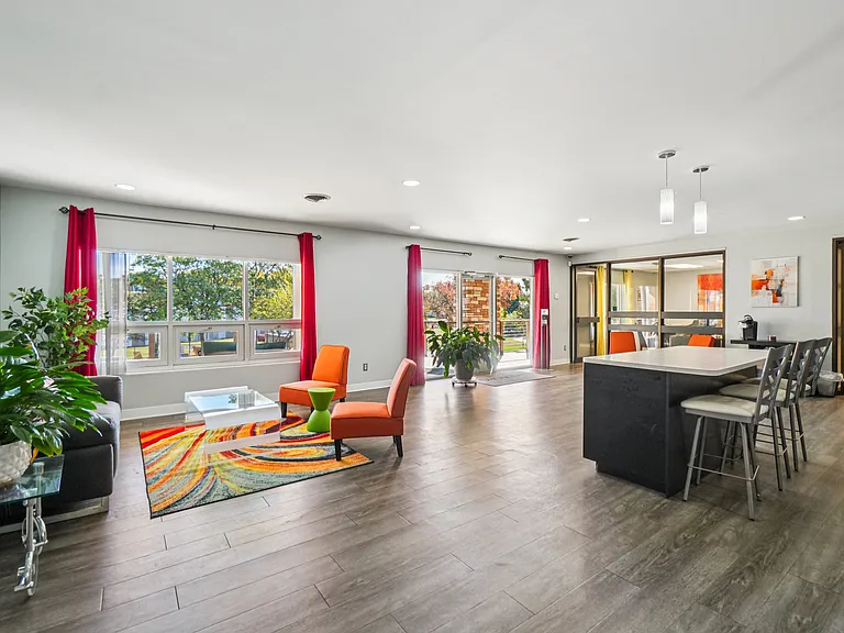 The Wind Song Apartments — Photo 24