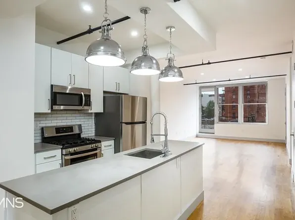 347 Lorimer Street image 1 of 8
