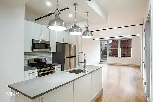 347 Lorimer St #2C Photo 1