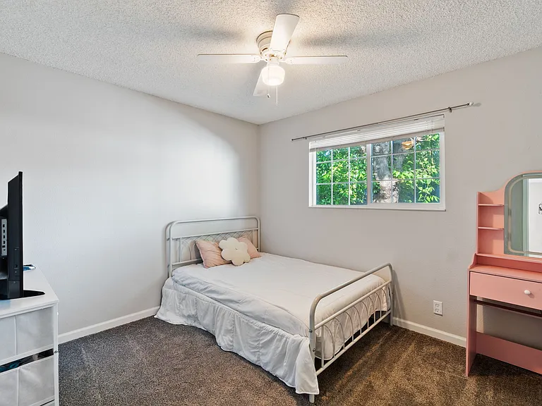 2384 Saturn Skyway — Photo 14