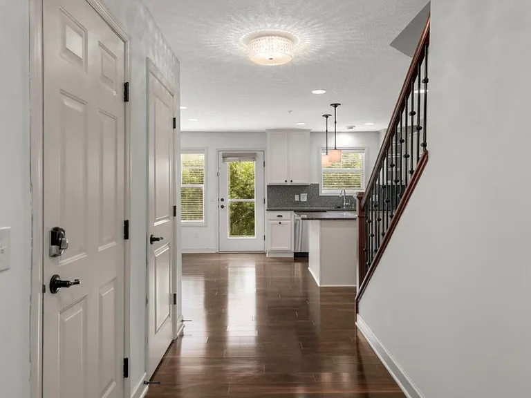 3223 Red Oak Trl — Photo 2