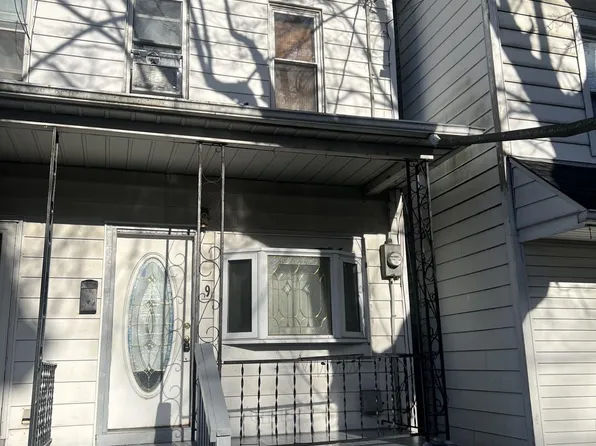 9 N Locust St, Mount Carmel, PA 17851