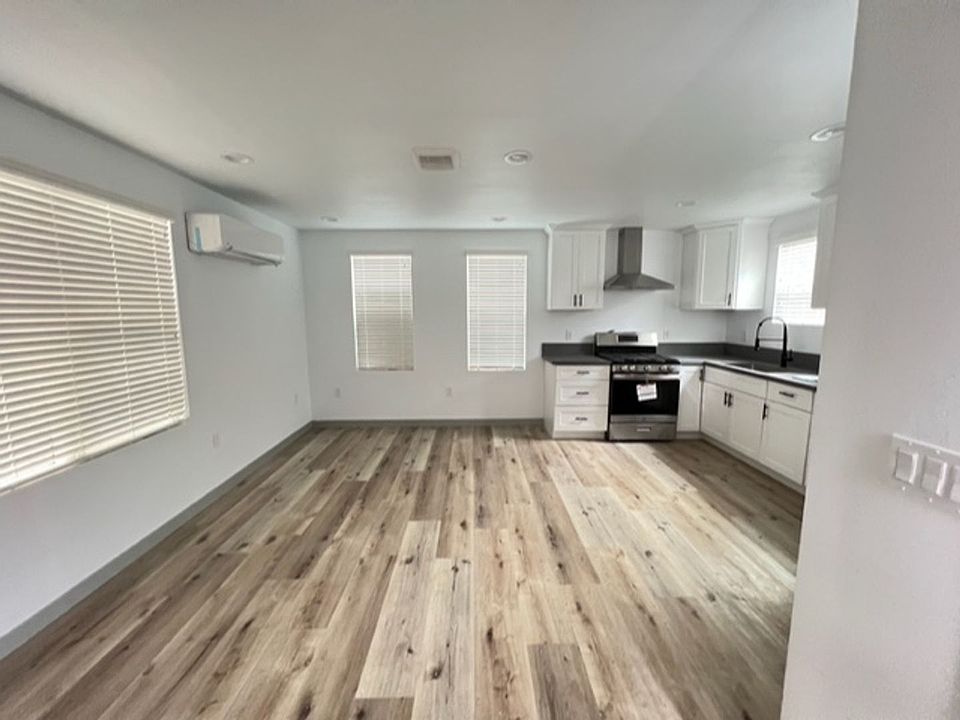1st image of 534 W 14th St #14TH544