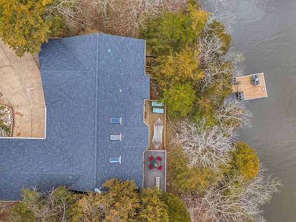 2nd image of 1378 S Lake Sherwood Dr