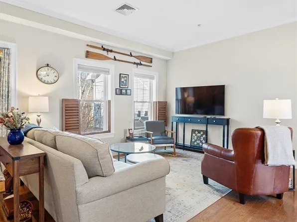 29 Summer St Unit 16, Ipswich, MA 01938