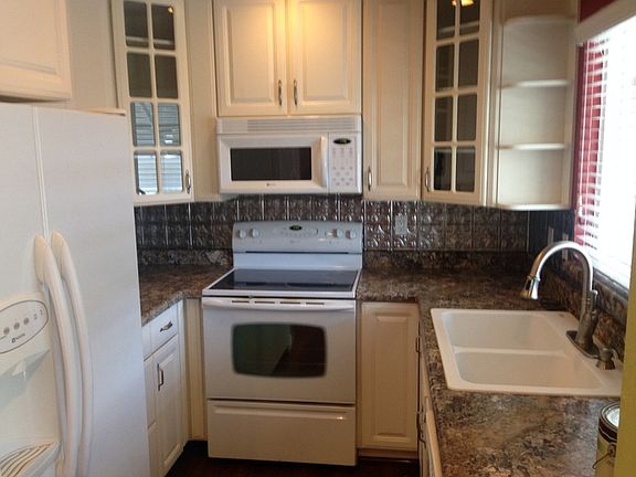 2nd image of 1639 E Saint Charles Pl
