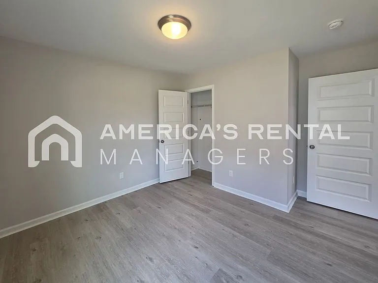 10319 Squires Way — Photo 14