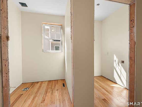 4th image of 31 Ivy Hill Road #31
