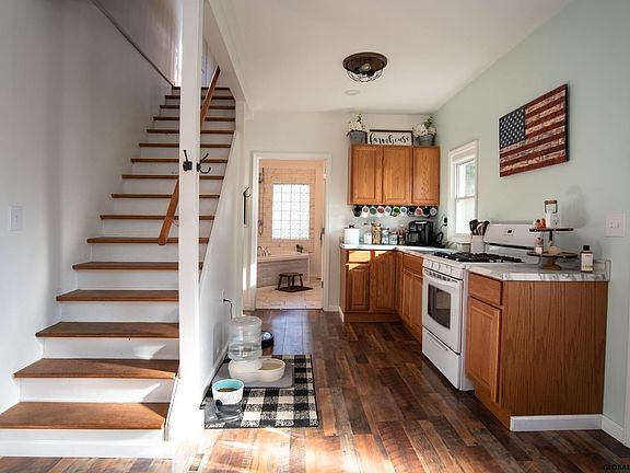 3rd image of 410 Nassau Averill Park Rd