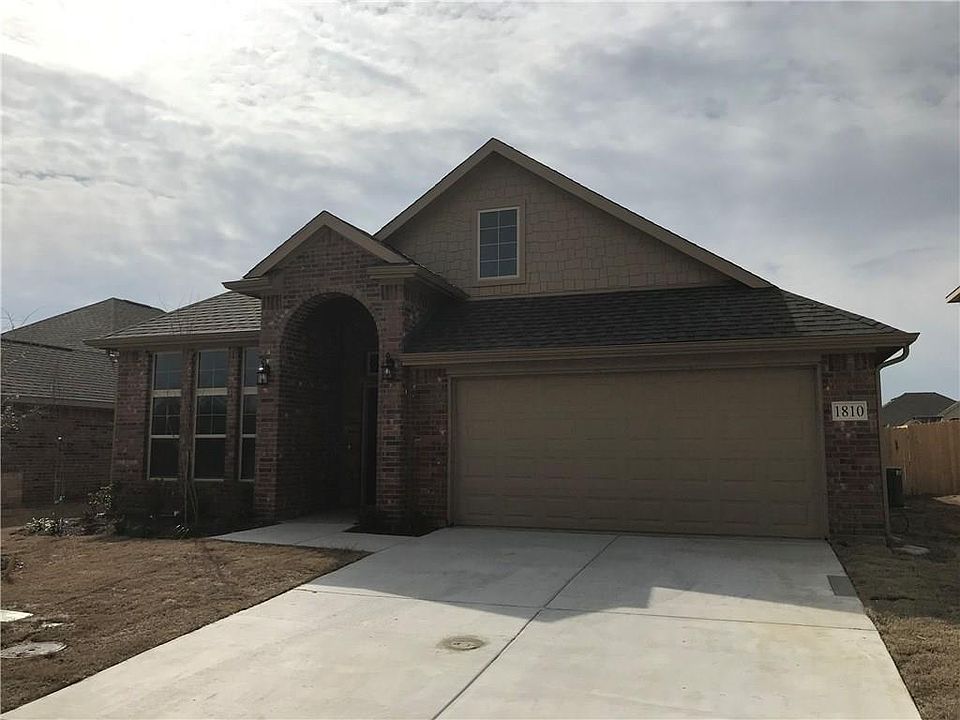 1st image of 1810 Silver Oaks Dr
