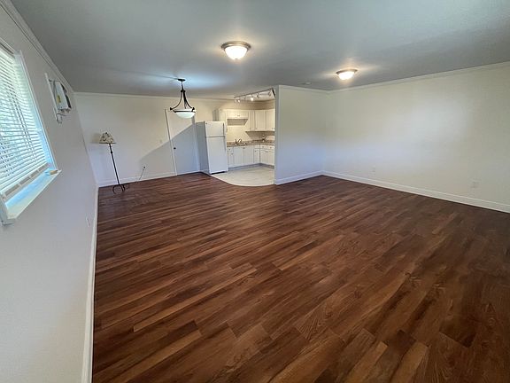 4th image of 614 N Washington St #108