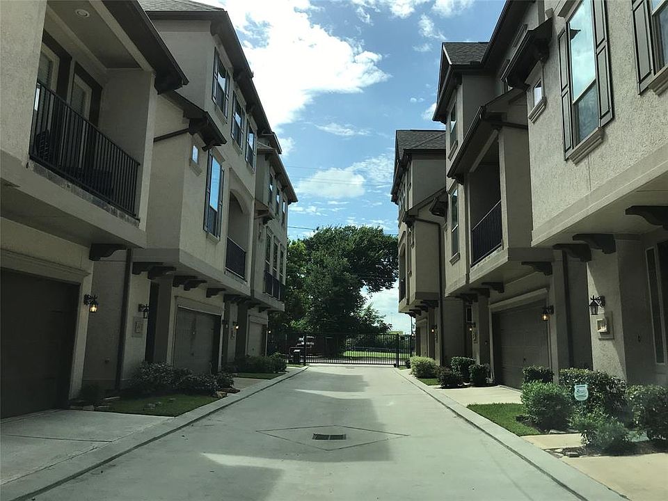 1st image of 450 N Live Oak St