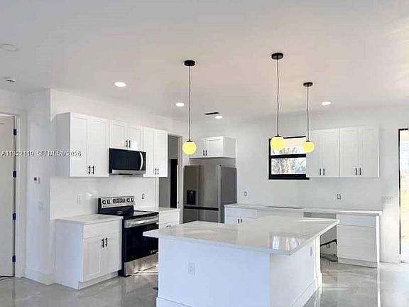 4th image of 430 Bald Cypress Ave