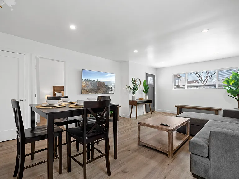 15227 Freeman Ave — Photo 4