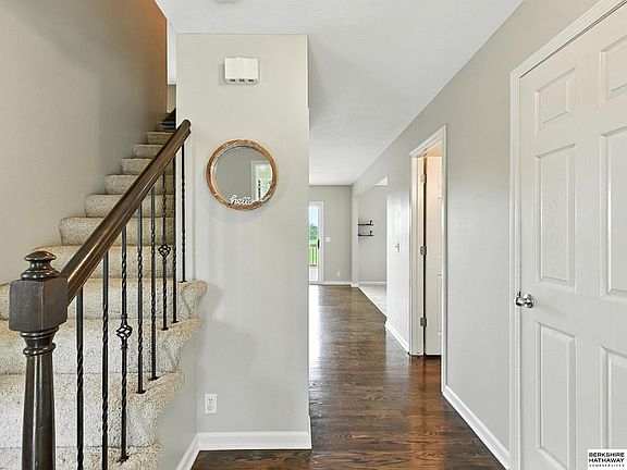 5th image of 15354 Curtis Ave